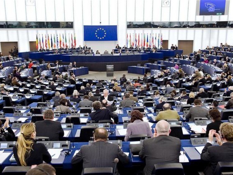 Afera korupcyjna w PE wymusiła zmiany w porządku obrad